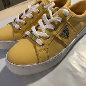 GUESS LOVAN Sneakers  NEW